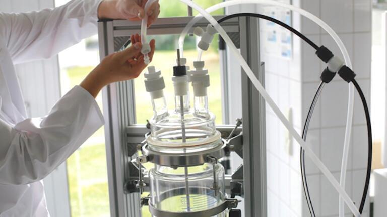 Almost indestructible labware made of high-performance plastics - from Bola